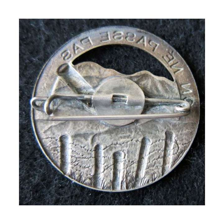 MAGINOT : insigne de béret de la ligne MAGINOT "on ne passe pas" Secteur Mutzig 36 mm