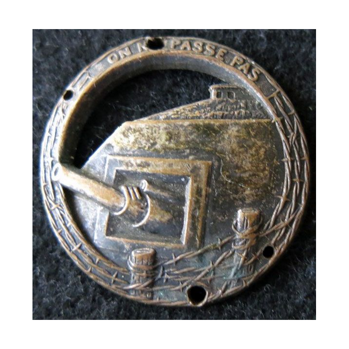 MAGINOT : insigne de béret de la ligne MAGINOT "on ne passe pas" ABPD bombé 37 mm