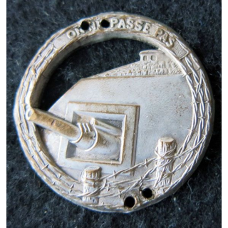 MAGINOT : insigne de béret de la ligne MAGINOT "on ne passe pas" ABP plat 37 mm
