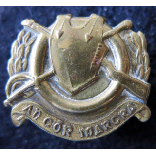 IRLANDE : insigne métallique du Cavalery Corps irish ( An Cór Marcra ) embouti