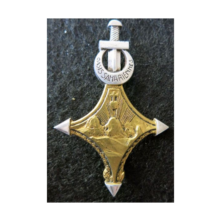 SAHARA : insigne du territoire des oasis sahariennes OUARGLA Drago G. 819 doré argenté