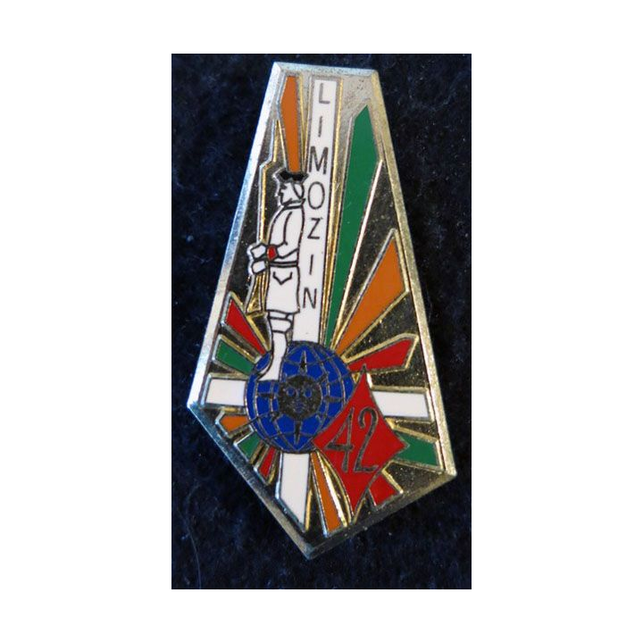 42° RI : Insigne métallique du 42° régiment d'infanterie LIMOZIN  Delsart Sens G. 3089 dos guilloché