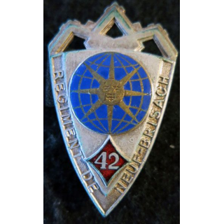 42° RI : Insigne métallique du 42° régiment d'infanterie de fabrication Arthus Bertrand dos lisse en émail