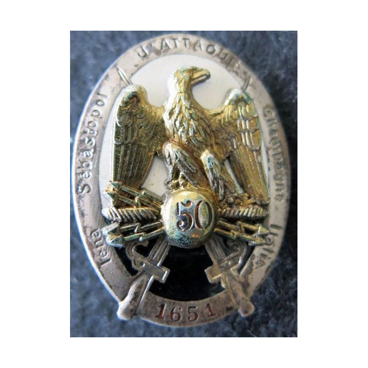 50° RI : Insigne métallique du 50° régiment d'infanterie divisionnaire de fabrication Drago Paris G. 2499 émail