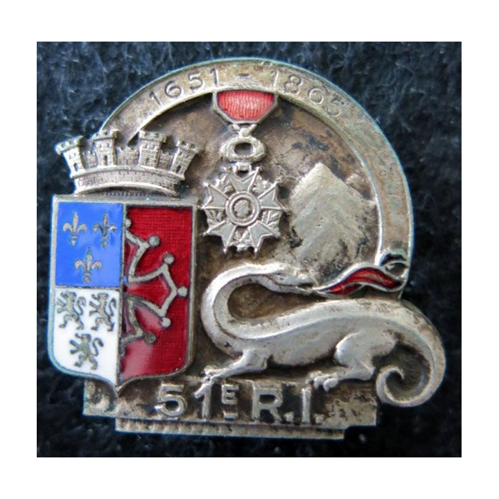 51° RI : insigne métallique du 51° régiment d'infanterie de fabrication Drago Beranger en émail