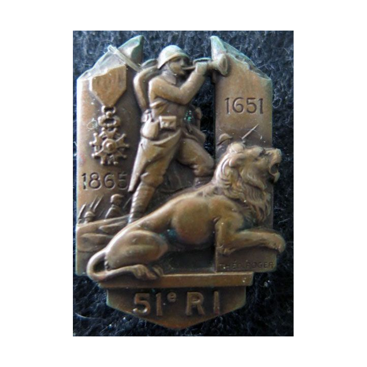 51° RI : insigne du 51° régiment d'infanterie Arthus Bertrand Paris déposé bronze