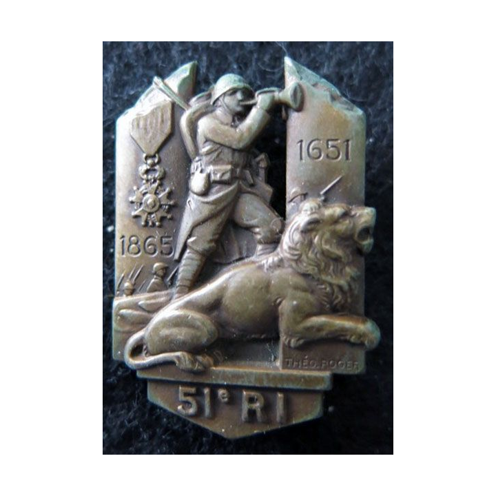51° RI : insigne du 51° régiment d'infanterie Arthus Bertrand Paris déposé bronze