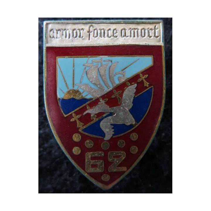 62° RI : insigne métallique du 62° régiment d'infanterie de fabrication Drago Paris dos guilloché