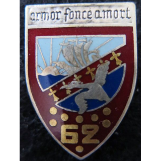 62° RID : insigne métallique du 62° régiment d'infanterie divisionnaire de fabrication Drago Noisiel dos guilloché embouti