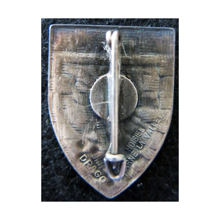 62° RID : insigne métallique du 62° régiment d'infanterie divisionnaire de fabrication Drago Noisiel dos guilloché embouti