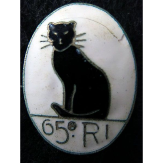 65° RI : insigne métallique du 65° régiment d'infanterie de fabrication non marquée (Delande) en émail