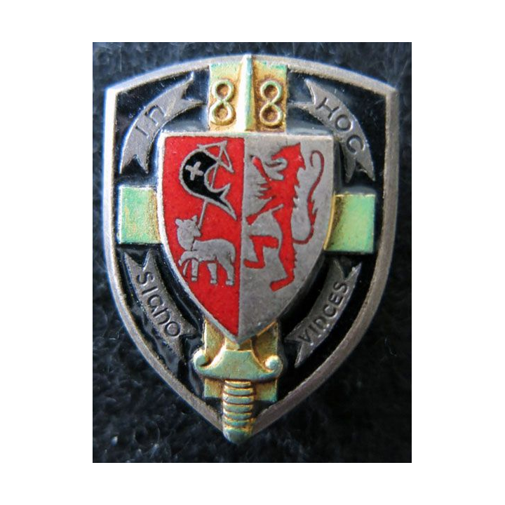 88° RI : Insigne métallique du 88° régiment d'infanterie Arthus Bertrand G. 1322 émail