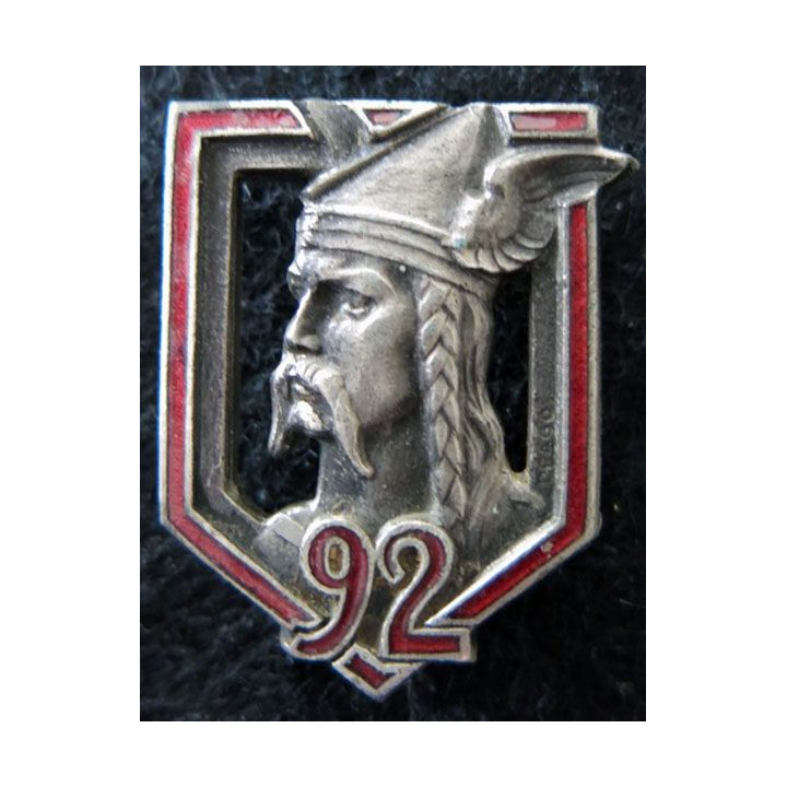 92° RI : insigne métallique du 92° régiment d'infanterie de fabrication Drago Béranger H. 112 en émail