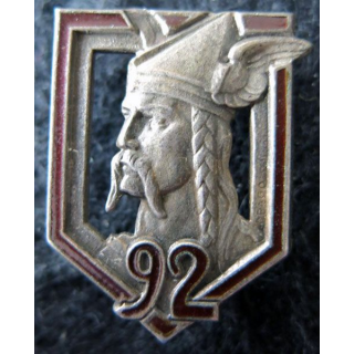 92° RI : insigne métallique du 92° régiment d'infanterie de fabrication Drago Paris H. 112 en émail