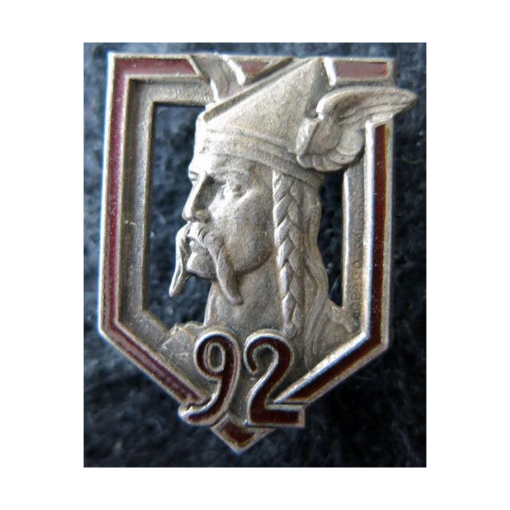 92° RI : insigne métallique du 92° régiment d'infanterie de fabrication Drago Paris H. 112 en émail