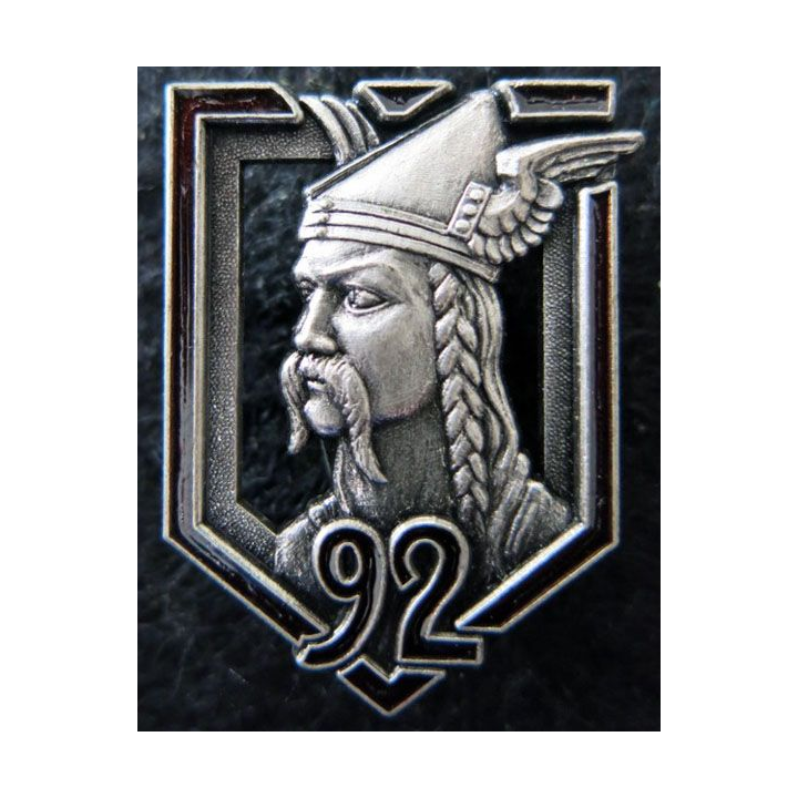92° RI : insigne métallique du 92° régiment d'infanterie de fabrication Drago Noisiel H. 112 en émail