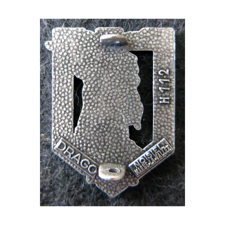 92° RI : insigne métallique du 92° régiment d'infanterie de fabrication Drago Noisiel H. 112 en émail