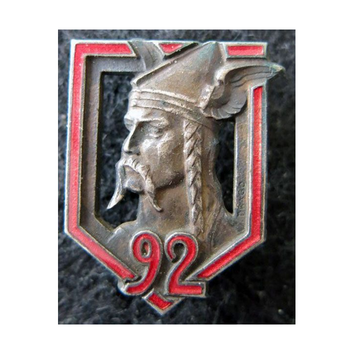 92° RI : insigne métallique du 92° régiment d'infanterie de fabrication Drago Béranger déposé en émail