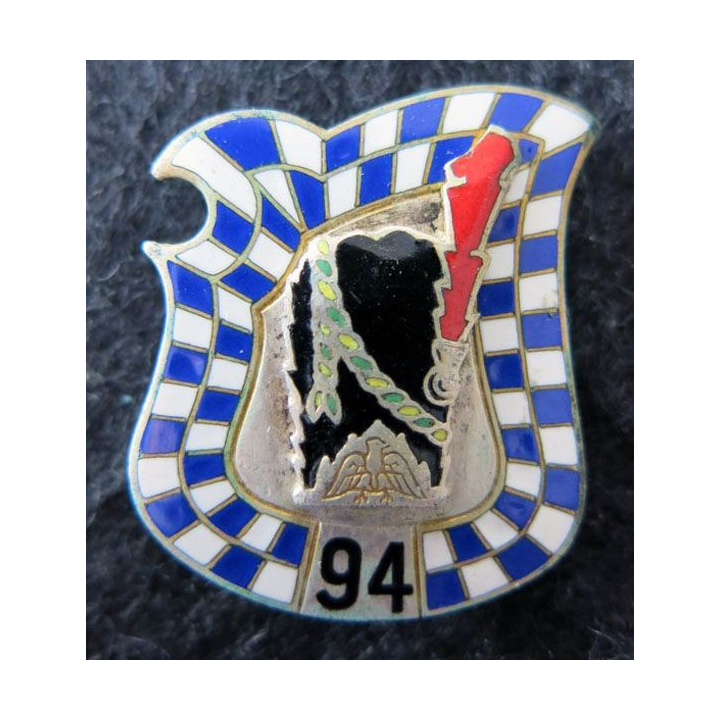 94° RI : 94° régiment d'infanterie de fabrication Drago Paris G. 1635 devise au dos en émail