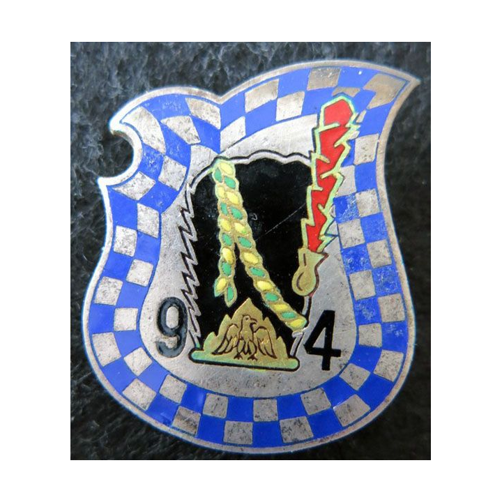 94° RI : 94° régiment d'infanterie Drago Paris G. 1635 grand bouclier  devise au dos en émail