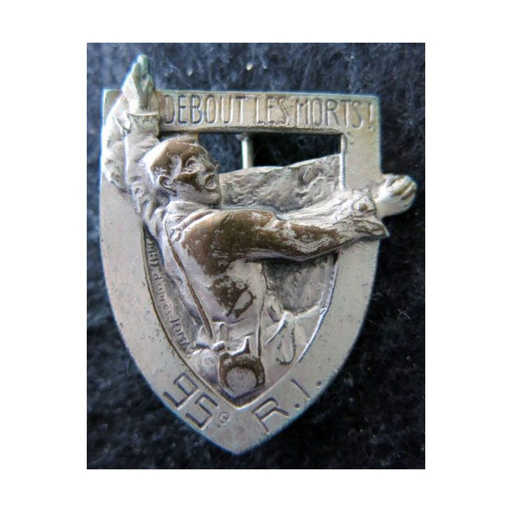 95° RI : 95° régiment d'infanterie de fabrication Arthus Bertrand Paris Déposé en métal embouti argenté