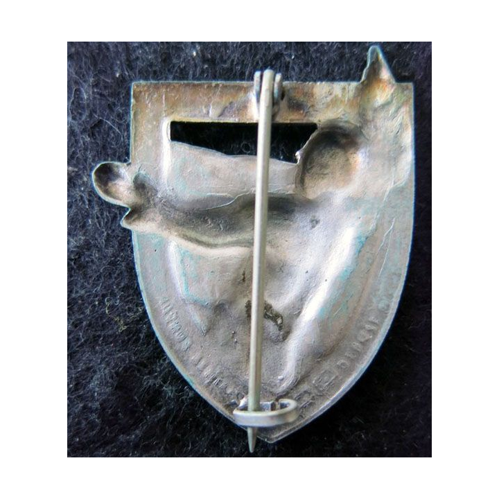 95° RI : 95° régiment d'infanterie de fabrication Arthus Bertrand Paris Déposé en métal embouti argenté