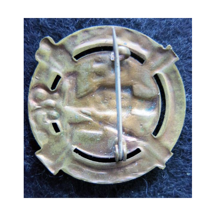 98° RI : 98° régiment d'infanterie de fabrication AB non marqué en métal embouti bronze