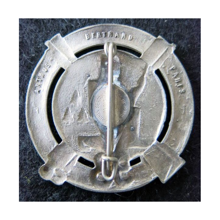 98° RI : 98° régiment d'infanterie de fabrication Arthus Bertrand Paris en métal embouti argenté