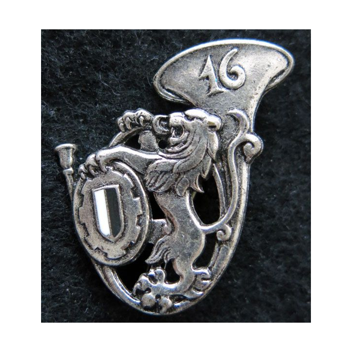 16° GCP : insigne du 16° groupe de chasseurs portés de fabrication Drago Paris G. 1165 épingle à bascule