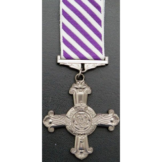 GB : médaille (copie) de la Distinguished Flying Cross anglaise 1918