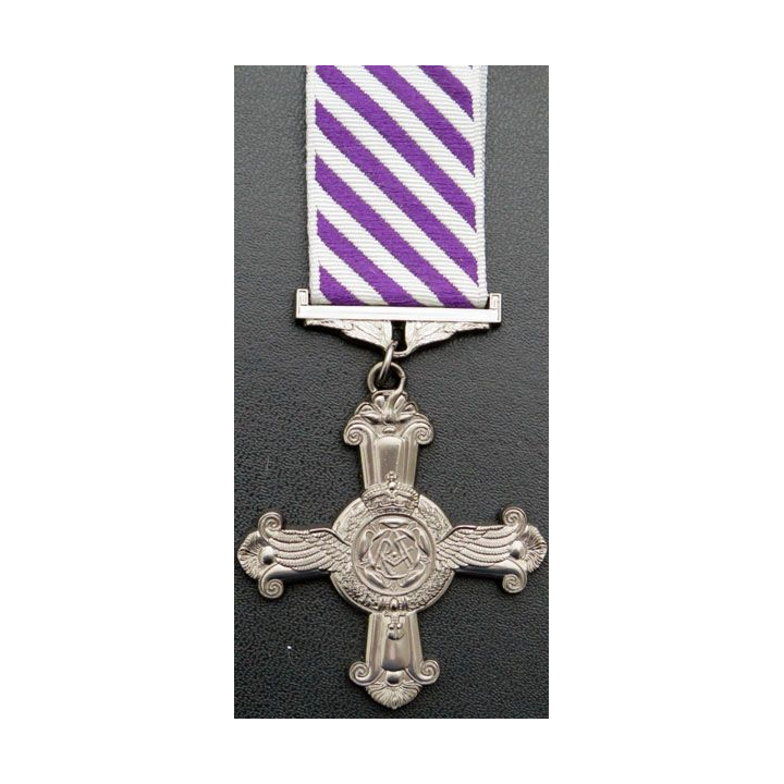 GB : médaille (copie) de la Distinguished Flying Cross anglaise 1918
