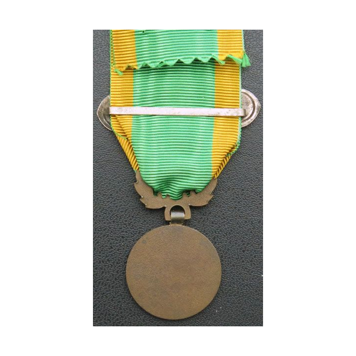 FRANCE : médaille des engagés volontaires Patrie indochine avec sa barette