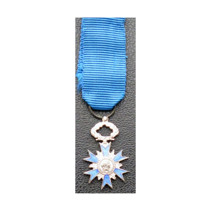 FRANCE : chevalier de l'Ordre National du Mérite en argent et émail