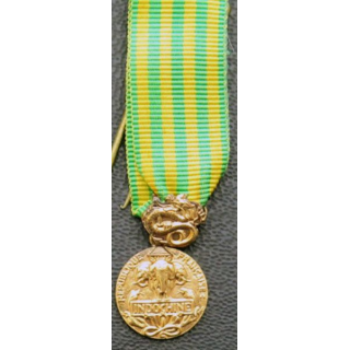 France : médaille miniature commémorative d'Indochine en bronze doré brillant