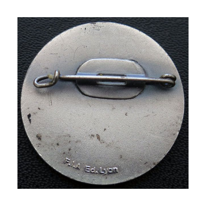 Bâtiment d'expérimentation Triton rondache argentée de fabrication FIA