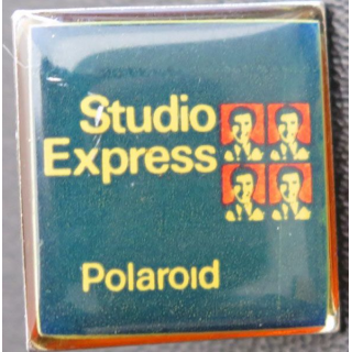 PIN'S : Polaroïd  de hauteur 2 cm