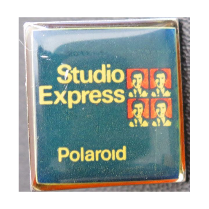 PIN'S : Polaroïd  de hauteur 2 cm