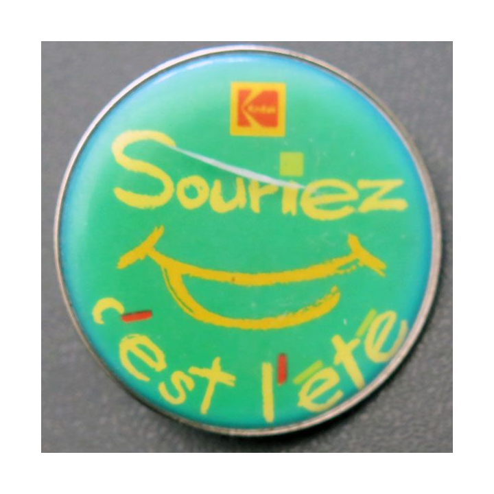 PIN'S : Souriez c'est l'été de diamètre 4 cm