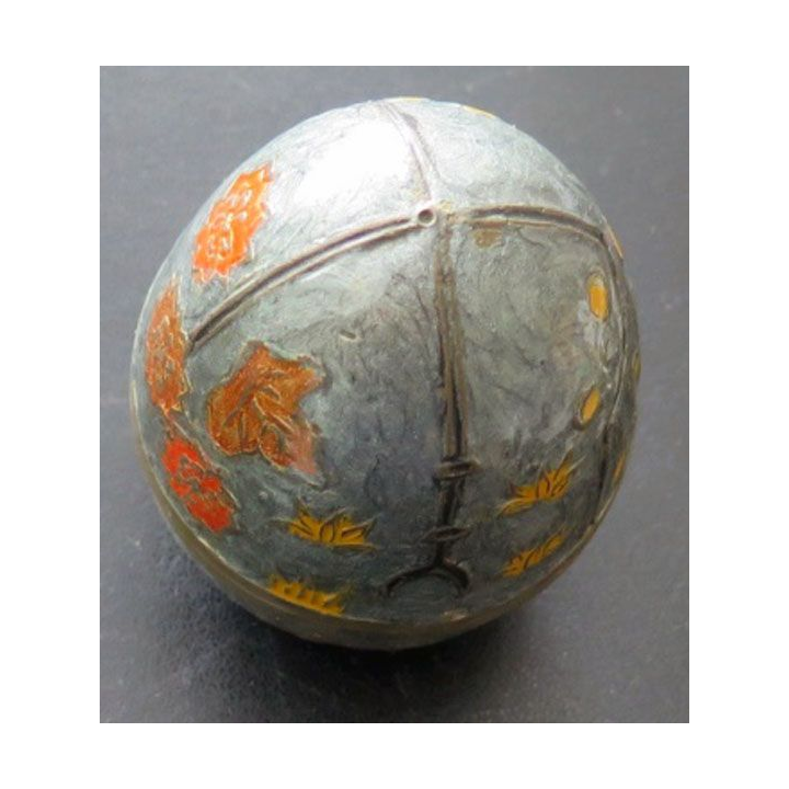 OEUF EN METAL hauteur 9 cm et dimaètre 6,5 cm émaillée