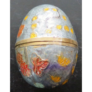 OEUF EN METAL hauteur 9 cm et dimaètre 6,5 cm émaillée