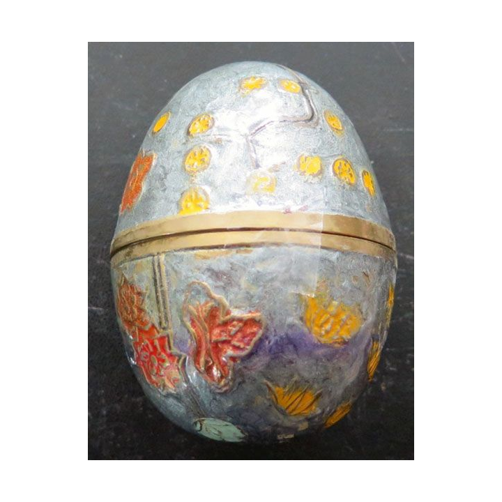 OEUF EN METAL hauteur 9 cm et dimaètre 6,5 cm émaillée