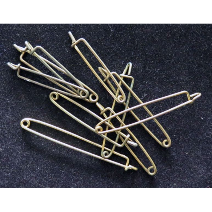MILITARIA : lot de 13 épingles en laiton de dimensions variées