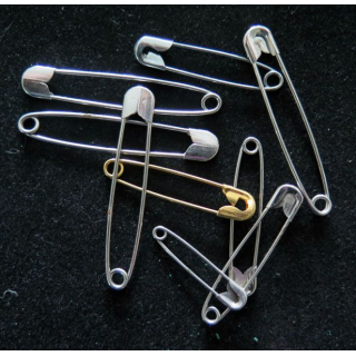 MILITARIA : lot de 13 épingles en laiton de dimensions variées