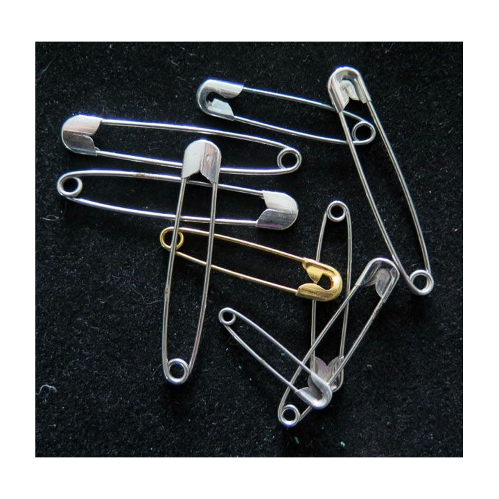 MILITARIA : lot de 13 épingles en laiton de dimensions variées