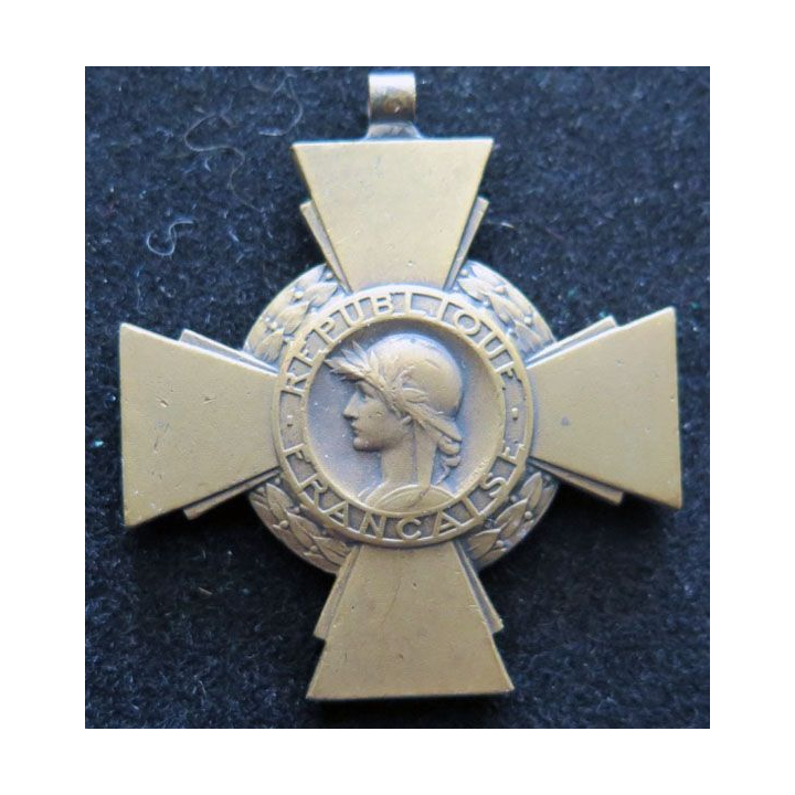 FRANCE : croix du combattant en bronze sans ruban