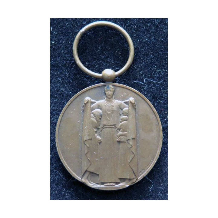 médaille d'honneur assistance publique attribuée à Mme Goupil Aline