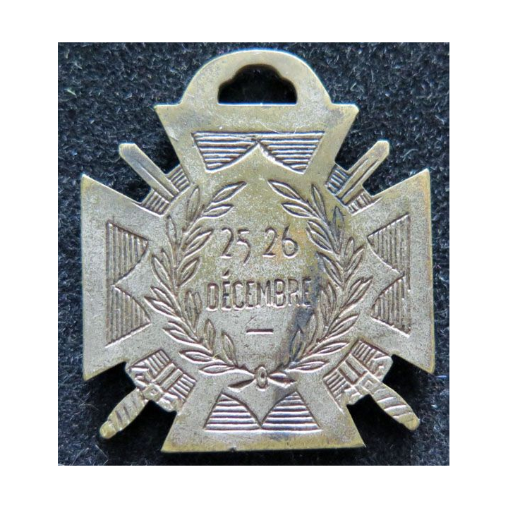 JOURNEE 1915  :  médaille métallique de la journée du poilu 1915