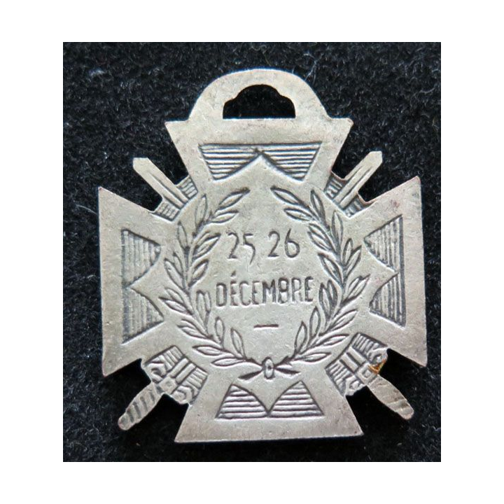 JOURNEE 1915  :  médaille métallique de la journée du poilu 1915