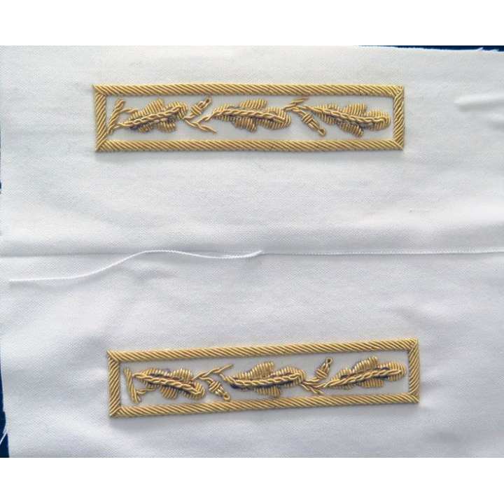 pattes d'épaules de général brodé en cannetille pour tenue blanc