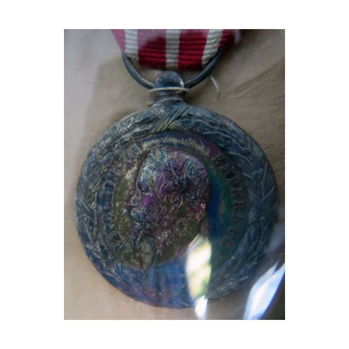 cadre de 3 décorations de Napoléon III  MM LH de la campagne italie